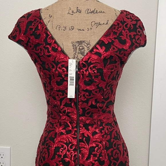 NWT! GORGEOUS ANTONIO MELANI RED AND BLACK LACE OVERLA… - Picture 10 of 13